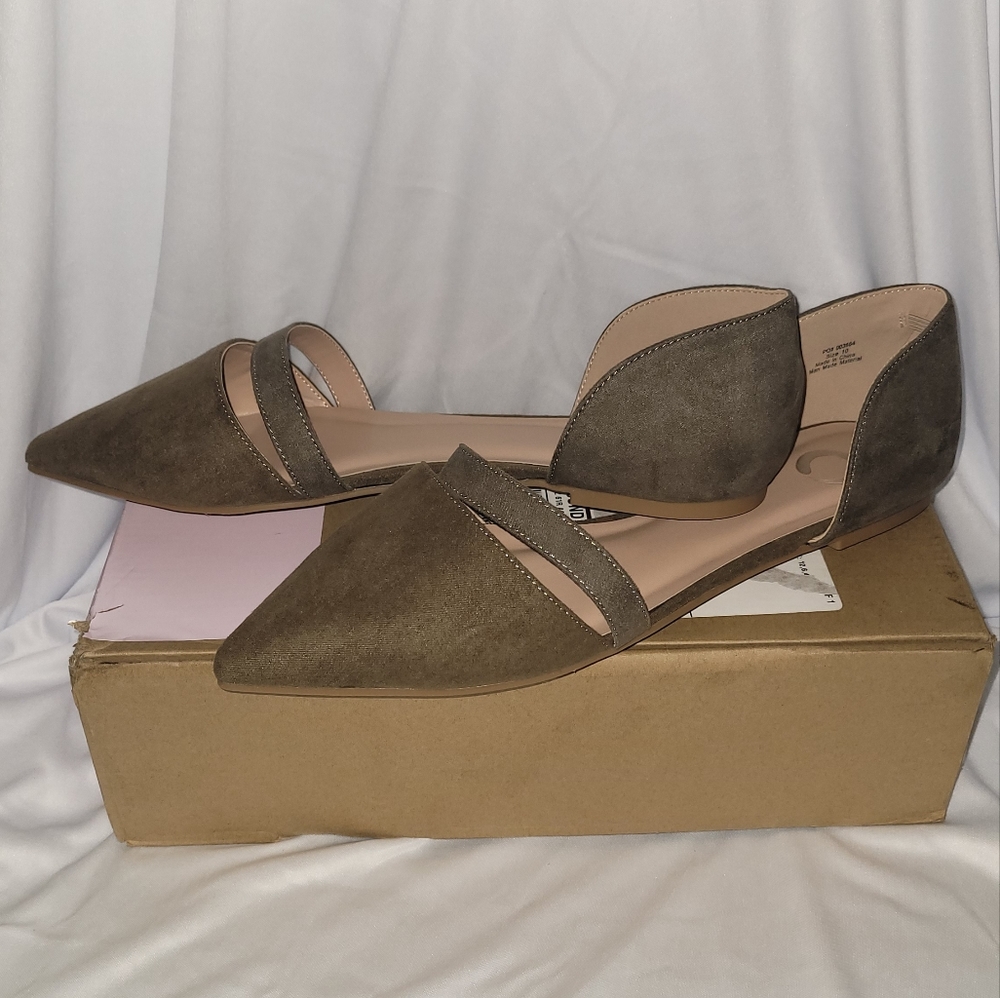 Journee Collection Nita 10M Flats Pointed Toe Olive Faux Suede NIB new - Picture 1 of 12